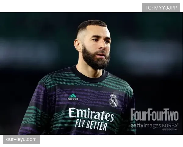 本泽马与莱万的终结方式与战术角色差异解析