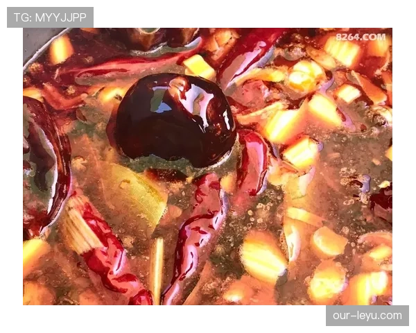 杨千霖赛场像冷面硬汉，刷到他街头拎菜袋配名表我这矛盾心情...