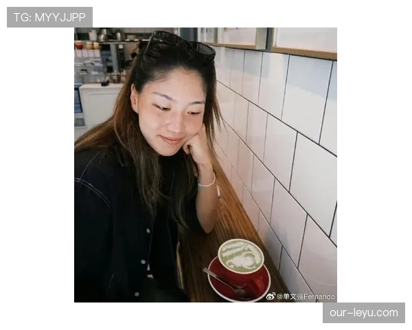 王欣瑜休息室里的保温杯比我手机还贵，啥生活啊这跨度太大了！